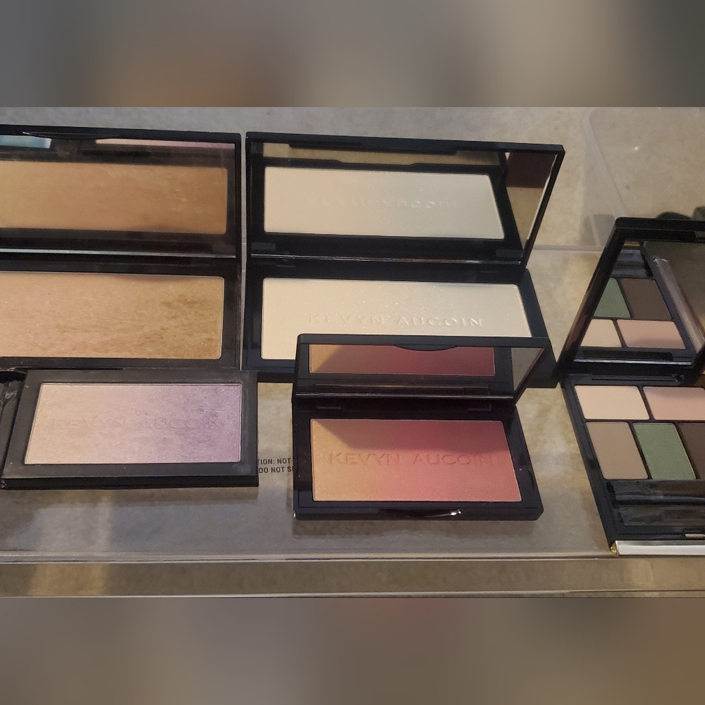 Kevyn Aucoin Bundle- Highlighter, Blush, Setting Powder, Eyeshadow